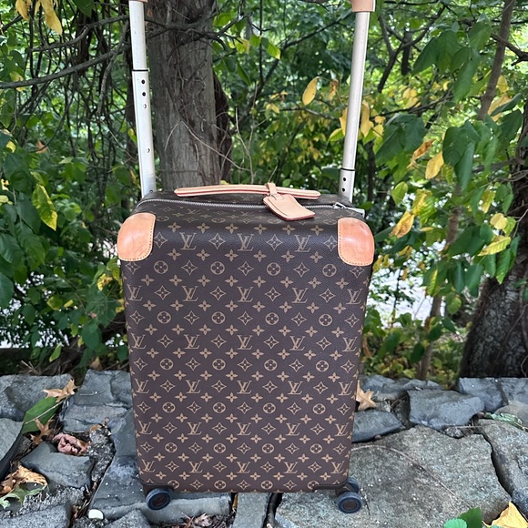 Louis Vuitton M41416 Bandoulière 50 & Louis Vuitton M23203
Horizon 55 combo - Picture 11 of 17
